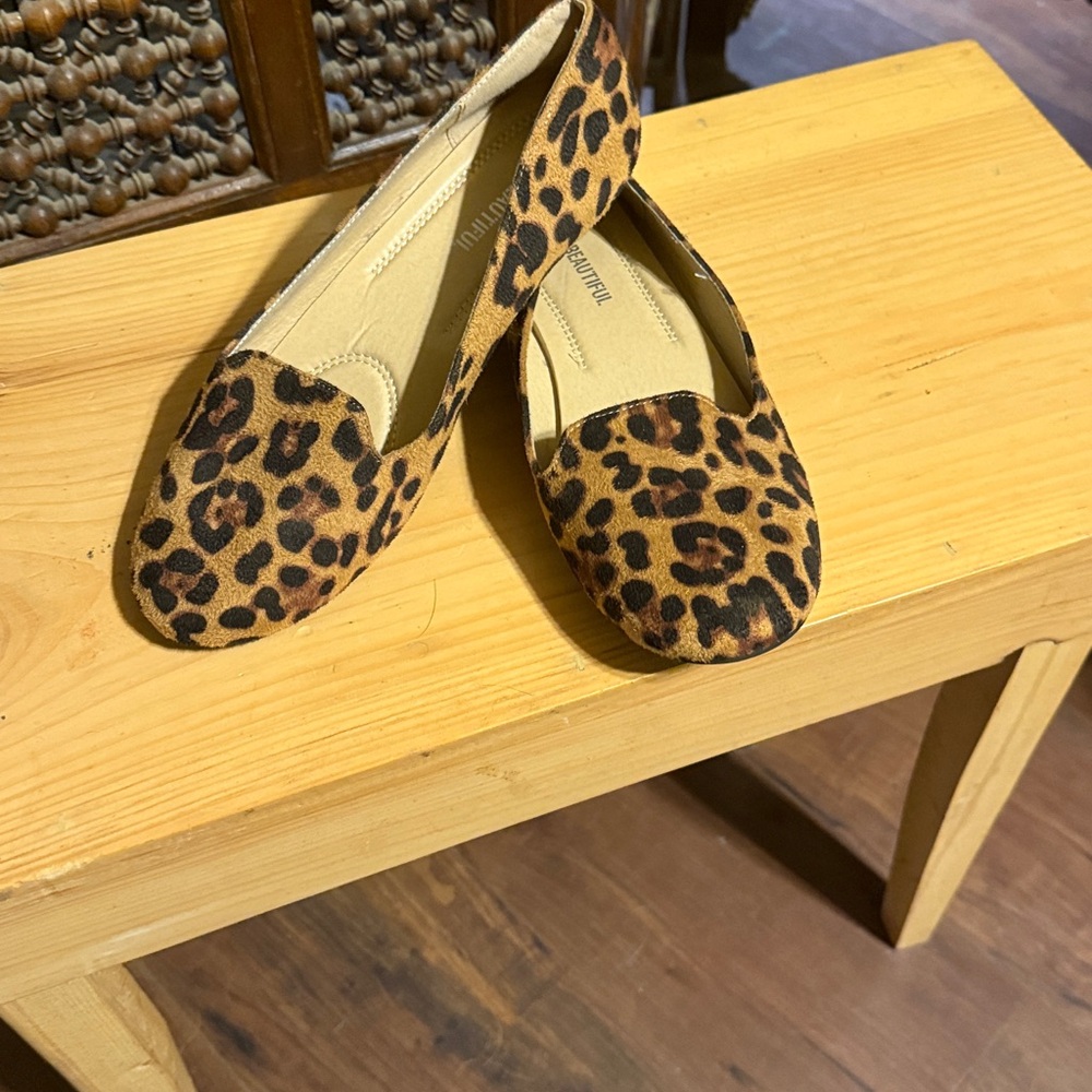 Sho Beautiful Animal Print Flats. No Tags but Never Worn.